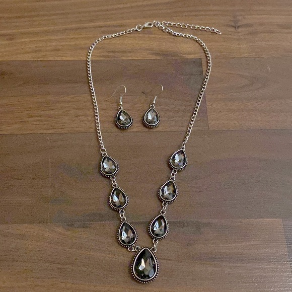 Necklace & earring set - Picture 1 of 1